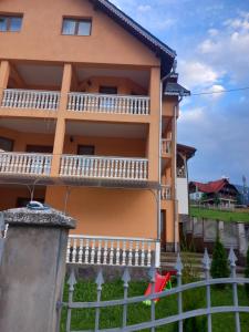 a house with a fence in front of it at Casa Roman in Statiunea Borsa