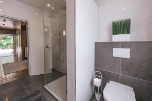 Koupelna v ubytování bonquartier Stilvoll aufm Land leben, Top-Anbind