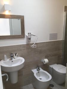 A bathroom at Bettola del Re home boutique b&b