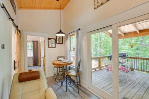 Gallery image of Near Main Street with Hot Tub Retreat in Hiawassee! in Hiawassee