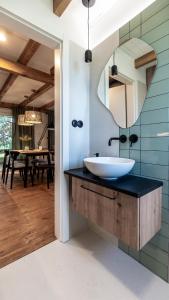 a bathroom with a sink and a mirror at Kompleks Wypoczynkowy Bryza I in Lubiatowo