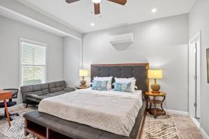 a bedroom with a bed and a couch at Beautiful Condo Near Boardwalk Beach & Downtown in Ocean City