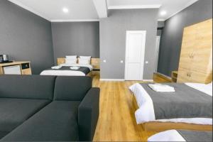 Postel nebo postele na pokoji v ubytování Hotel Caucasus Borjomi