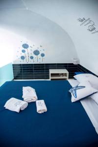 a bedroom with two white towels on a blue bed at Casa Blu in Vietri