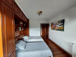 Łóżko lub łóżka w pokoju w obiekcie Excepcionales vistas en Gorliz