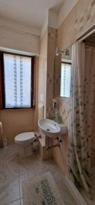 Koupelna v ubytování La Palma Rooms + 69 fotografií