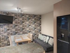 Televizorius ir (arba) pramogų centras apgyvendinimo įstaigoje Perfect Place in Walsall/ 4 bedroom / long term workers or family home