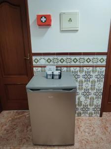 a bathroom with a trash can next to a sink at Apartamentos Guiomar Campos in Porto Covo