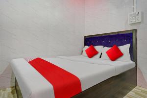 מיטה או מיטות בחדר ב-OYO Hotel Kd Palace Nx