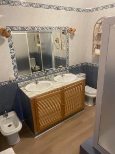 A bathroom at AT SAN MIGUEL o