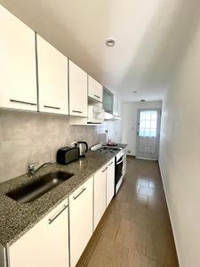 Köök või kööginurk majutusasutuses Hakuna Matata - Departamento centrico para 2 personas, con cochera