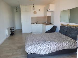 Köök või kööginurk majutusasutuses logement vue sur mer