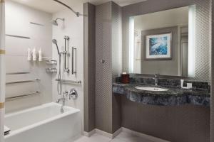 Koupelna v ubytování Crystal Gateway Marriott