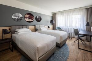 Voodi või voodid majutusasutuse Basel Marriott Hotel toas