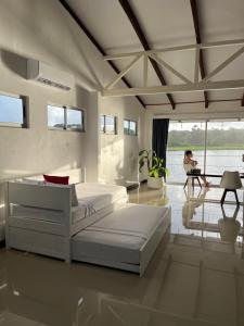 Posezení v ubytování The Babylon Suite Tortuguero
