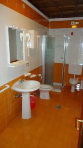 Ванна кімната в Residence Regina Delle Dolomiti