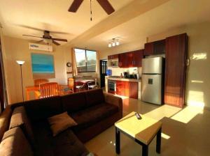Nhà bếp/bếp nhỏ tại Departamento amoblado con piscina en San Clemente +13 ảnh