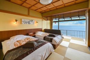 Кровать или кровати в номере Inatori Tokai Hotel Yuen