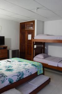 a room with two bunk beds and a television at CASAS BLANCAS Coveñas in Coveñas