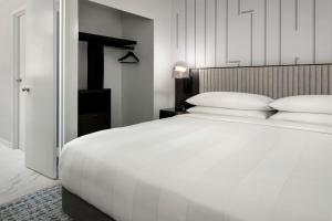 Postel nebo postele na pokoji v ubytování Boston Marriott Copley Place