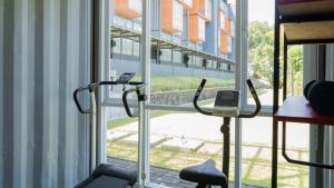 Fitness centrum a/nebo fitness zařízení v ubytování My Dormy Hostel UMM