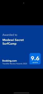 una captura de pantalla del sitio web del servicio secreto de mewell en Medewi Secret SurfCamp, en Pulukan