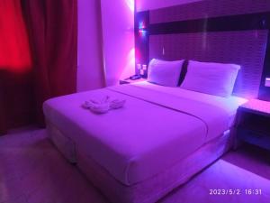 Postel nebo postele na pokoji v ubytování Tehran Hotel