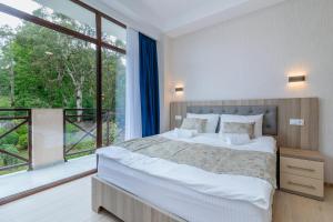 Uma cama ou camas num quarto em Vita Gardenia Hotel Tskaltubo