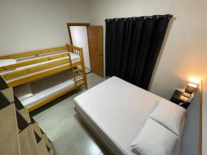 Cantinho Estrelado - Casa automatizada com ALEXA客房内的一张或多张床位