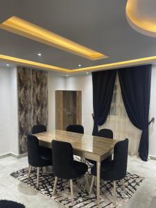 a conference room with a wooden table and chairs at شقق سكنيه رائعه الجمال تطل علي النيل in Cairo