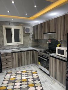 a kitchen with a stove and a microwave in it at شقق سكنيه رائعه الجمال تطل علي النيل in Cairo