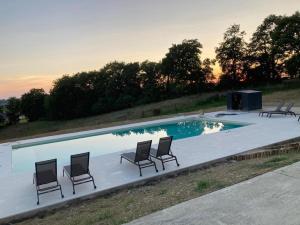 a group of chairs sitting around a swimming pool at Maison Cabet in Castelnavet
