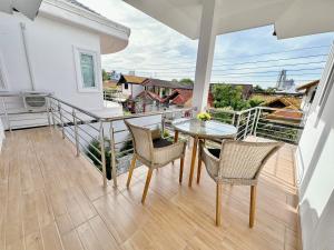 Balkón nebo terasa v ubytování Rosewood Pool Villa Pattaya 3