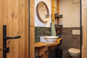 Koupelna v ubytování Fürthermoar Hideaways + 37 fotografií