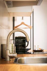 a kitchen counter with a sink and a sink at L'Albatros 001 - Hypercentre * Cosy * Wifi in Saint-Quentin