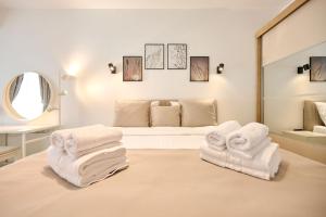 En eller flere senge i et værelse på NewVision Apartment in Infinity Beach Resort - parking + 54 billeder