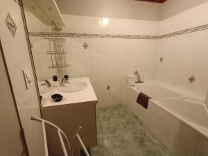 Gallery image of Gîte des Pierres Dorées in Saint-Germain-Nuelles +4 photos