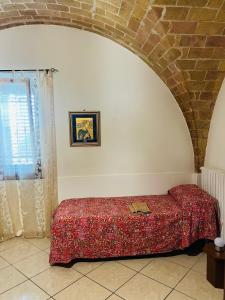 a bedroom with a bed and a brick wall at B&B LA BOUGANVILLE in Spoltore