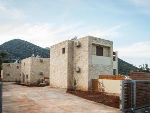 a building with mountains in the background at Luxurious Villa in Bali Crete with Pool in Balíon