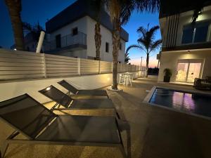 Bazén v ubytování Valerian Palm Villas - Napa's Secret Escape nebo v jeho okolí