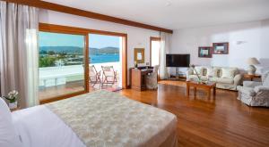 Гостиная зона в Elounda Beach Hotel & Villas, a Member of the Leading Hotels of the World