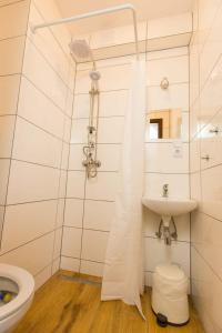 a white bathroom with a sink and a toilet at Winnica Anna Noclegi in Krośnice