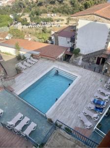 Bazén v ubytovaní LETS HOLIDAYS SEA VIEWS APARTMENT & POOL in SA GABARRA alebo v jeho blízkosti