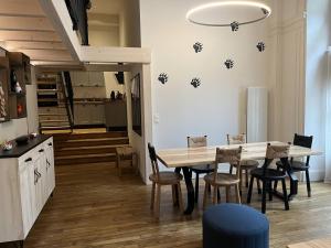 Kuchyňa alebo kuchynka v ubytovaní Appartement haut de gamme 113m², 6/8 pers, plein centre, 4 chambres, prestations de qualité - FR-1-234-280