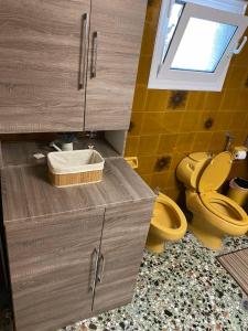 Koupelna v ubytování Orfanihouse