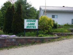 Afbeelding uit fotogalerij van Cedar Lane Motel in Bracebridge
