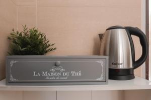 a tea kettle on a shelf next to a clock at [Roma Termini] - Suite elegante in Rome