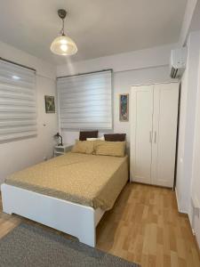 Säng eller sängar i ett rum på Nicosia centre cozy appartment