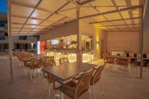 Reštaurácia alebo iné gastronomické zariadenie v ubytovaní Remezzo Studios & Apartments + 25 fotografií