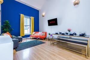 Fotografie z fotogalerie ubytování LARGE DUPLEX Apartment in CITY CENTRE! LIME STREET! FOOTBALL! Ideal for Stag and Hen Do Stays! v destinaci Liverpool